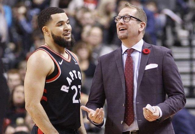 王哲林等球 王哲林等球